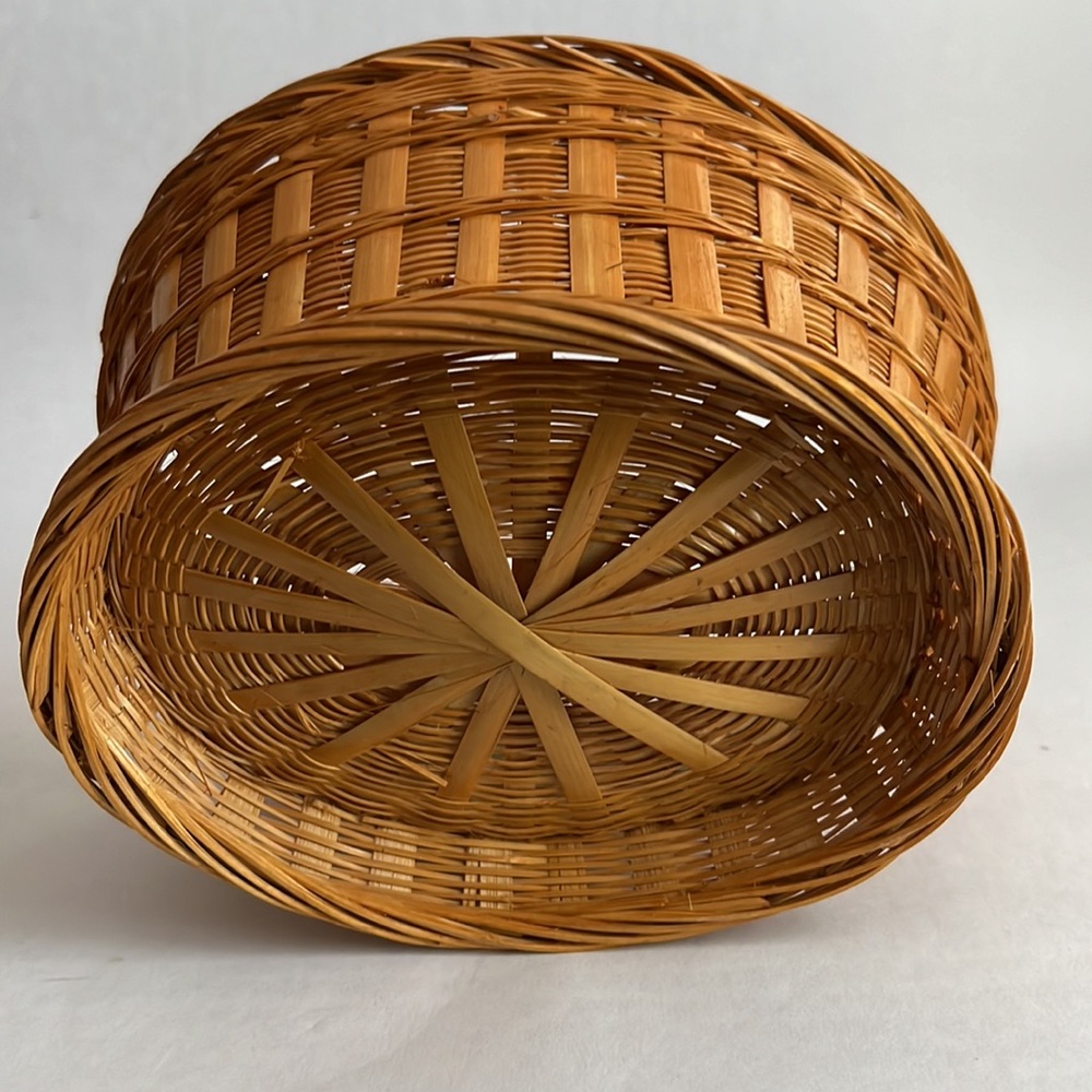 Vintage Rabbit Wicker Basket - Picture 8 of 10